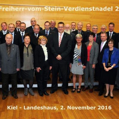 Bild vergrößern: Verleihung der Freiherr-vom-Stein-Verdienstnadel an Stadtpräsidentin Krätzschmar am 02.11.2016