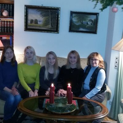 Bild vergrößern: Besuch von Studentinnen aus Pensa bei Stadtpräsidentin Krätzschmar Zuhause am 09.12.2017