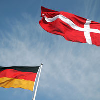 Bild vergrößern: Die Deutsche und die Dänische Flagge