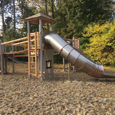 Bild vergr&ouml;&szlig;ern: Grundschule Friedheim Kletterger&uuml;st