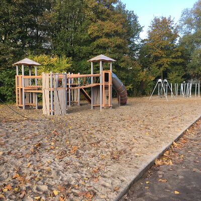Bild vergr&ouml;&szlig;ern: Grundschule Friedheim Schulhof
