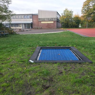 Bild vergr&ouml;&szlig;ern: Comenius Schule Trampolin 2