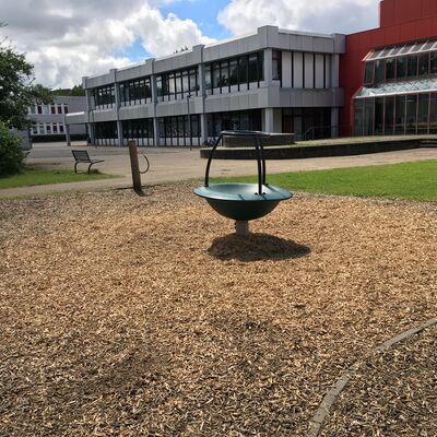 Bild vergr&ouml;&szlig;ern: F&ouml;rdegymnasium Spielger&auml;t