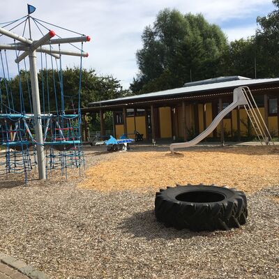 Bild vergr&ouml;&szlig;ern: Friholtschule Schulhof