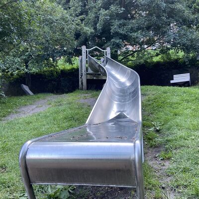 Bild vergr&ouml;&szlig;ern: Spielplatz Rummelgang Rutsche vorne