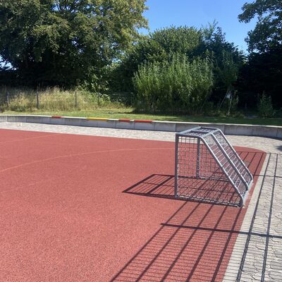 Bild vergr&ouml;&szlig;ern: Ramsharde Schule Kleinspielfeld