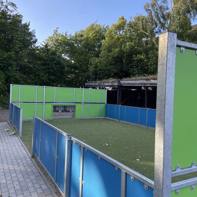 Bild vergr&ouml;&szlig;ern: Schulhof Goethe Schule Soccer-Anlage