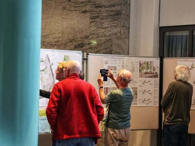 Gro&szlig;er Besucherandrang bei der Ausstellungser&ouml;ffnung