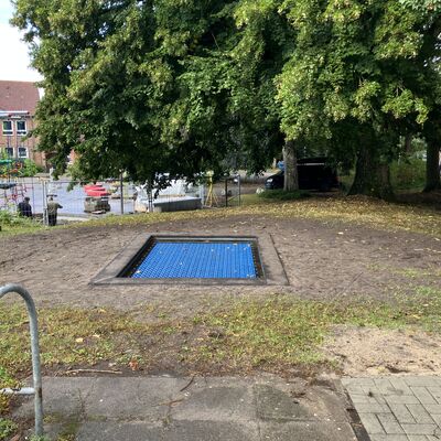 Bild vergr&ouml;&szlig;ern: Schulhof Bildungszentrum am Sandberg Trampolin