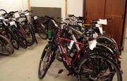 Ein Bruchteil der herrenlosen Fahrräder im Keller des Rathauses